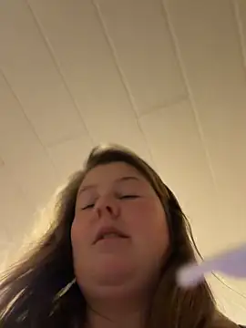 BootyLola élő XXX-chatje