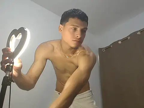 luis_hall 现场XXX聊天