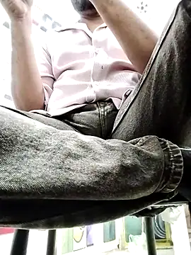 avi007p Show in webcam