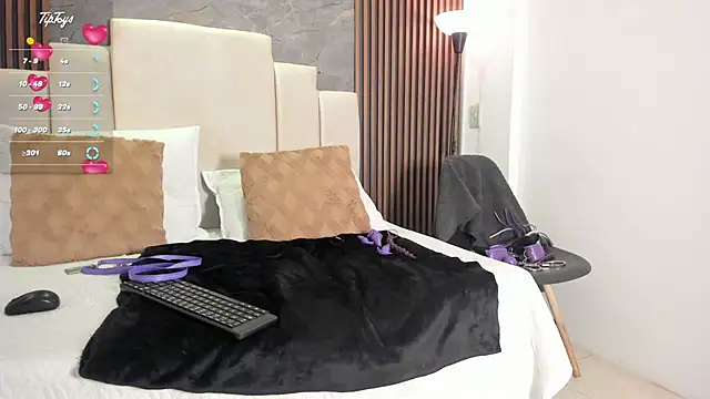 catiusca_reyes_03's Live XXX Chat