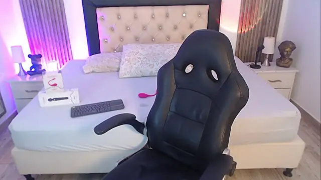 Chatroom XXX en direct de Serena_Houstonn