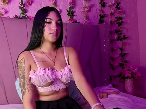 Chat XXX en directo de hemma_tinny_