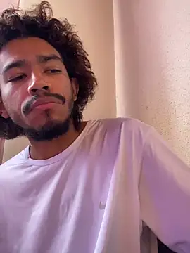 OfficialMineirinho Adlı Modelin Web Kamerası Şovu