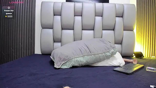 May-Clanfort: απευθείας συνομιλία ΧΧΧ