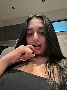 LilMisIndianx Show in webcam