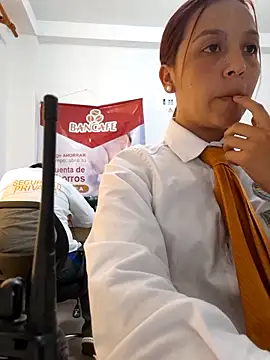 Emily-7_ Adlı Modelin Canlı XXX Sohbeti