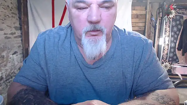 Newfiesausage1972's Live XXX Chat