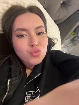 TrishaWinslet Chat XXX live