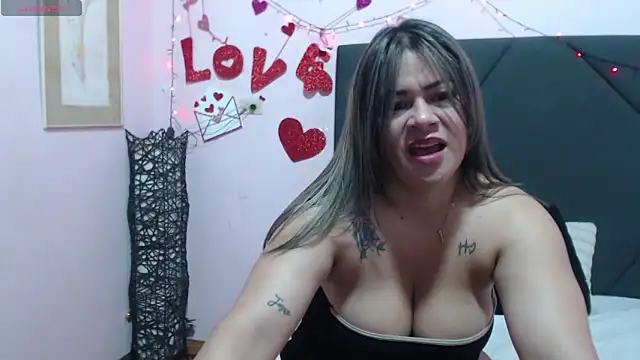 Chat +18 de pamela_echeverria ao vivo