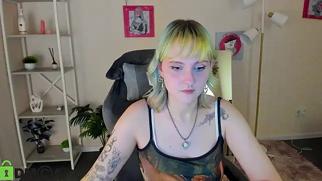 Chat +18 de Roziett_Belle ao vivo