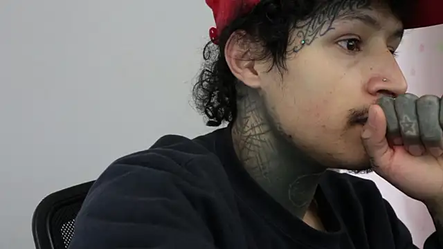 trieoneのウェブカメラショー