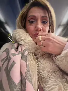 adya-aly 现场XXX聊天