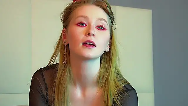 AgataFoxley Adlı Modelin Canlı XXX Sohbeti