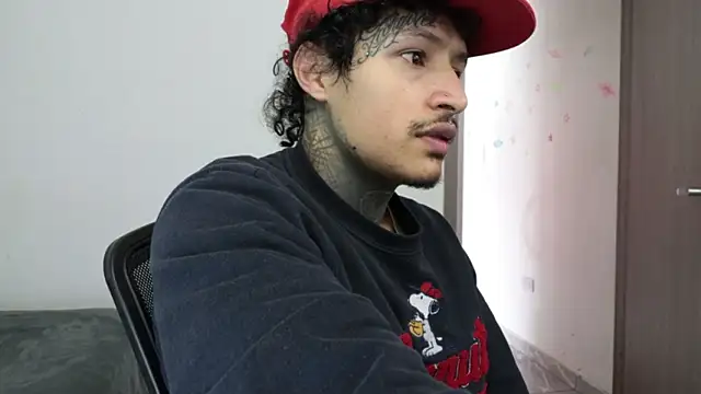 trieoneのライブXXXチャット