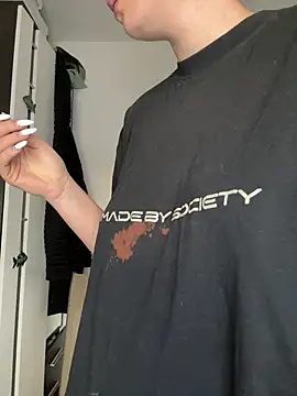 Chatroom XXX en direct de Lucy_doll22