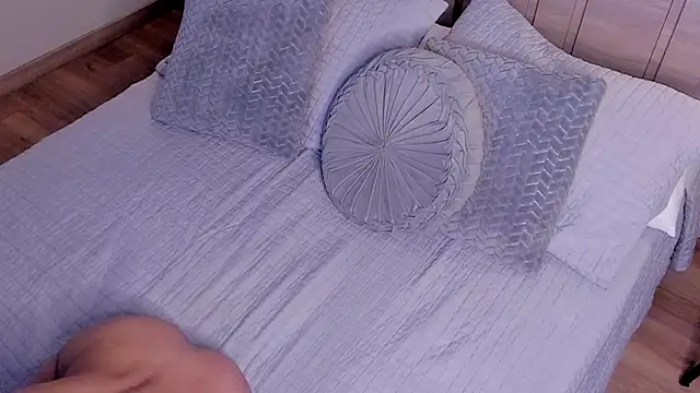 Show modela Sienna_brunette na web-kameri