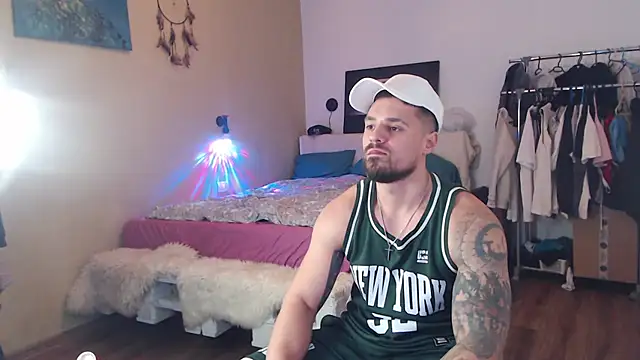 แชท XXX สดของ Tiberius_hunk