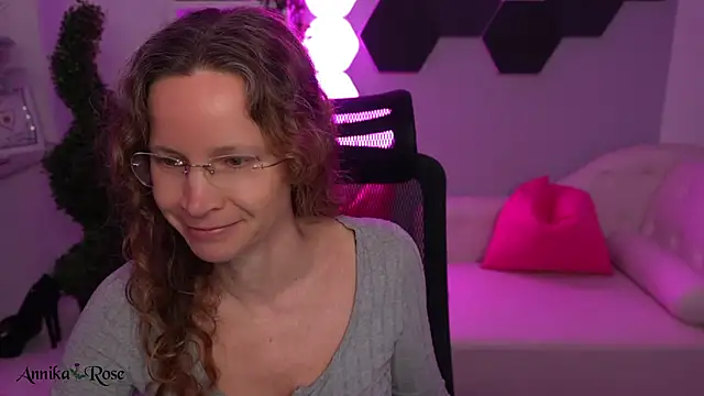 Chat +18 de AnnikaRose ao vivo