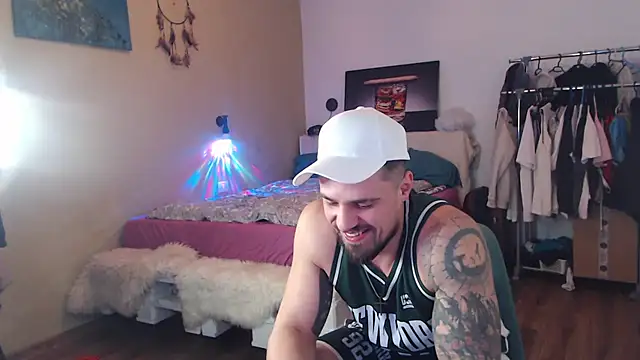 Tiberius_hunk élő XXX-chatje