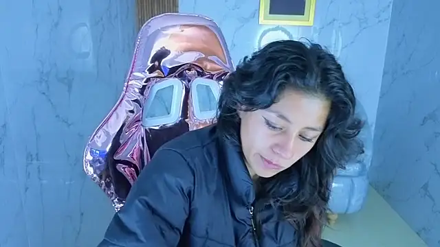 serabella_s Adlı Modelin Canlı XXX Sohbeti