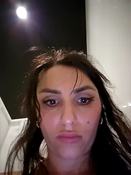 Izabella_BellaのライブXXXチャット