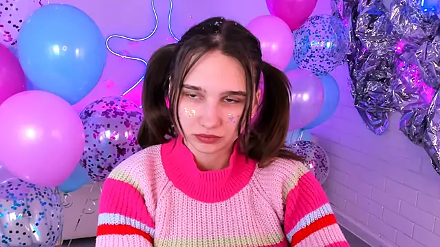 TessaMill Adlı Modelin Canlı XXX Sohbeti