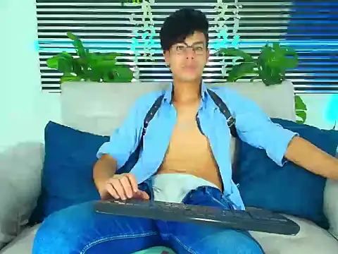 Chatroom XXX en direct de ThiiagoSaeenz