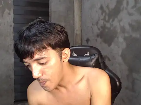 RowyCam Adlı Modelin Canlı XXX Sohbeti