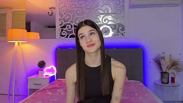 LuisaClover's Live XXX Chat