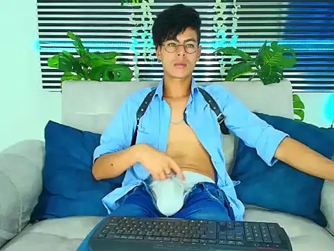 ThiiagoSaeenz 现场XXX聊天