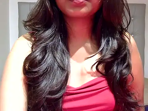 isha_here: διαδικτυακό σόου στην κάμερα