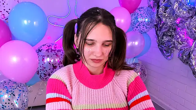 TessaMill élő XXX-chatje