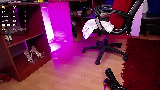 LiaTaylorr Live XXX-Chat