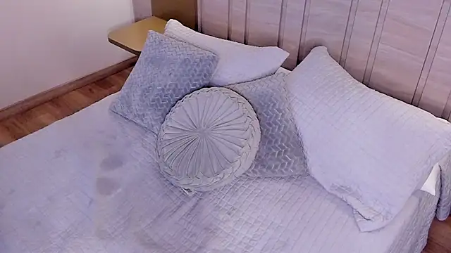 Sienna_brunette élő XXX-chatje