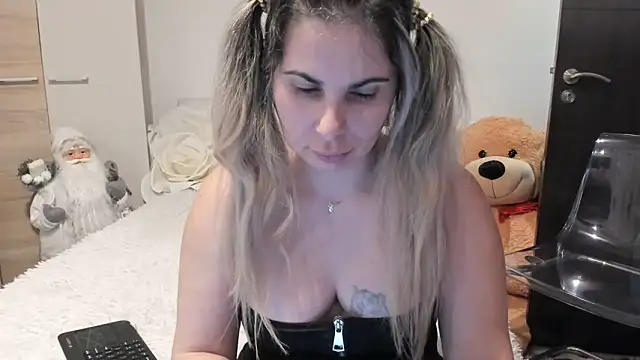 sweetemy4u Show in webcam