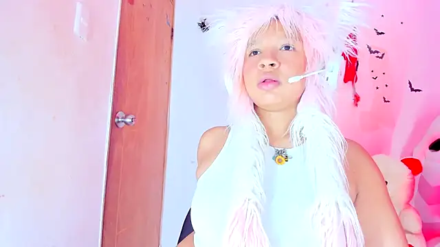 Emily_Coper18のライブXXXチャット