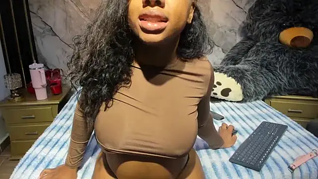 Niyirey1 Adlı Modelin Canlı XXX Sohbeti