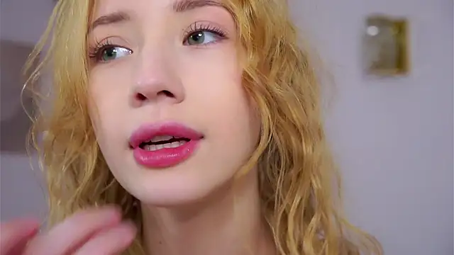 SunnivaCovil live XXX chat