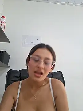 Ary-18n Live XXX chat