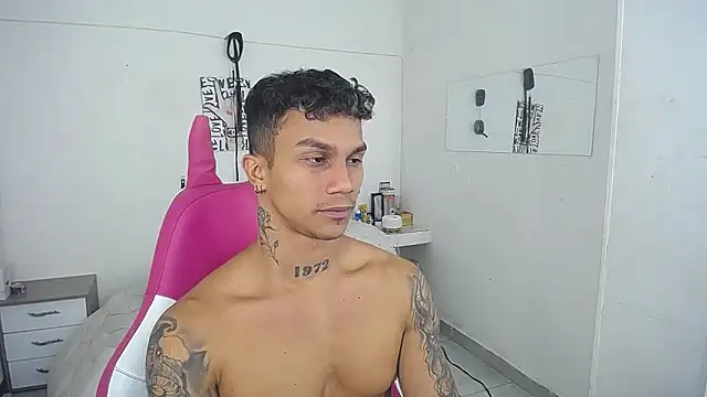 Leonard_Price Live XXX-chat