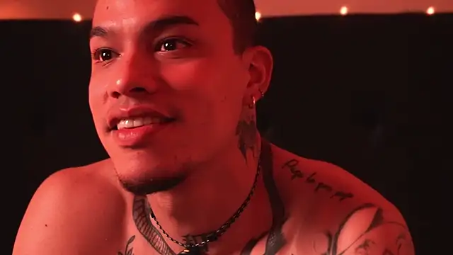 AlphaMasterXxx élő XXX-chatje