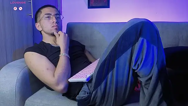 AresMassimoX élő XXX-chatje