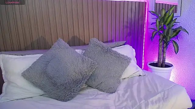 IndieMiller's Live XXX Chat