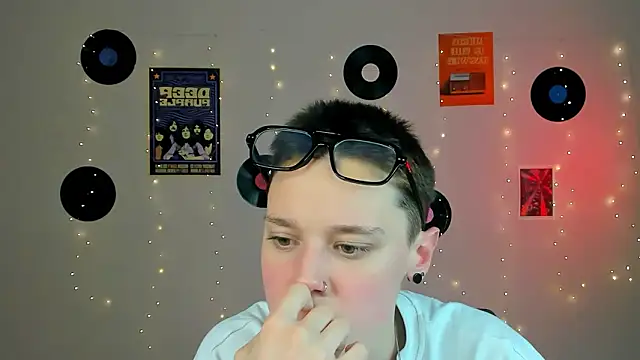 emi_fade élő XXX-chatje