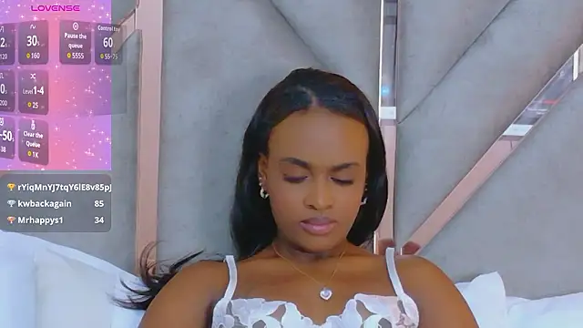 Sally-Noa Chat XXX in diretta