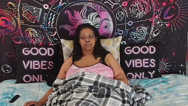 RENAESPLEASUREPALACE Show in webcam