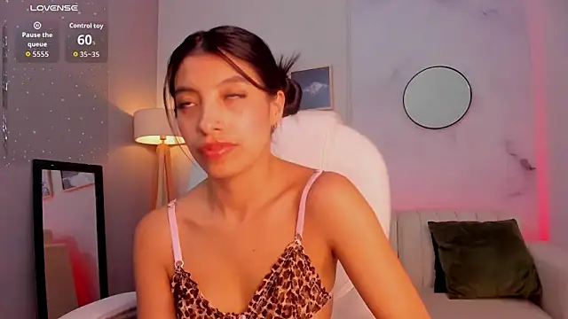 Tiffany_Low – Naživo XXX chat