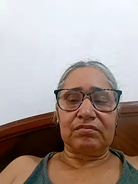 _candi: διαδικτυακό σόου στην κάμερα