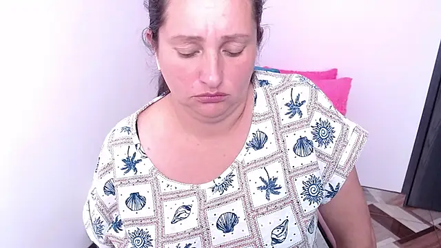 CristialJones_ Adlı Modelin Canlı XXX Sohbeti