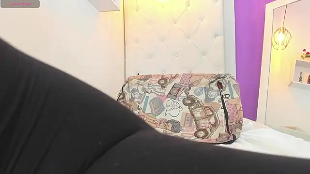 malu_hot69 Adlı Modelin Canlı XXX Sohbeti